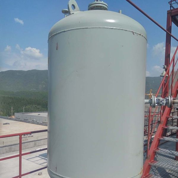 Constant pressure water supply tank